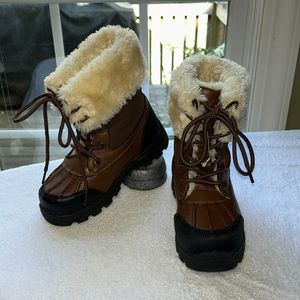 NWOT! Youth LUGZ Hiking look boots